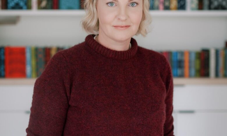 Alumna debuts novel ‘Play, With Knives,’ talks author’s journey – The Daily Texan Alumna debuts novel ‘Play, With Knives,’ talks author’s journey – The Daily Texan