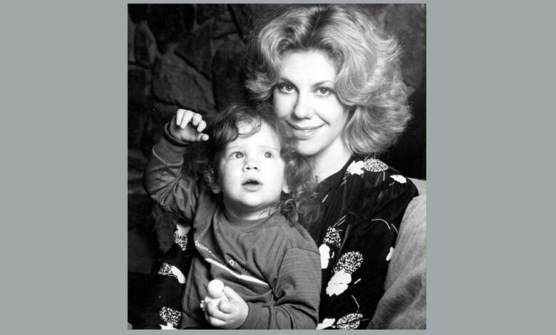 In Her New Memoir, ‘How to Lose Your Mother,’ Molly Jong-Fast Charts a Bold New Path By Examining Old Family Ties In Her New Memoir, ‘How to Lose Your Mother,’ Molly Jong-Fast Charts a Bold New Path By Examining Old Family Ties